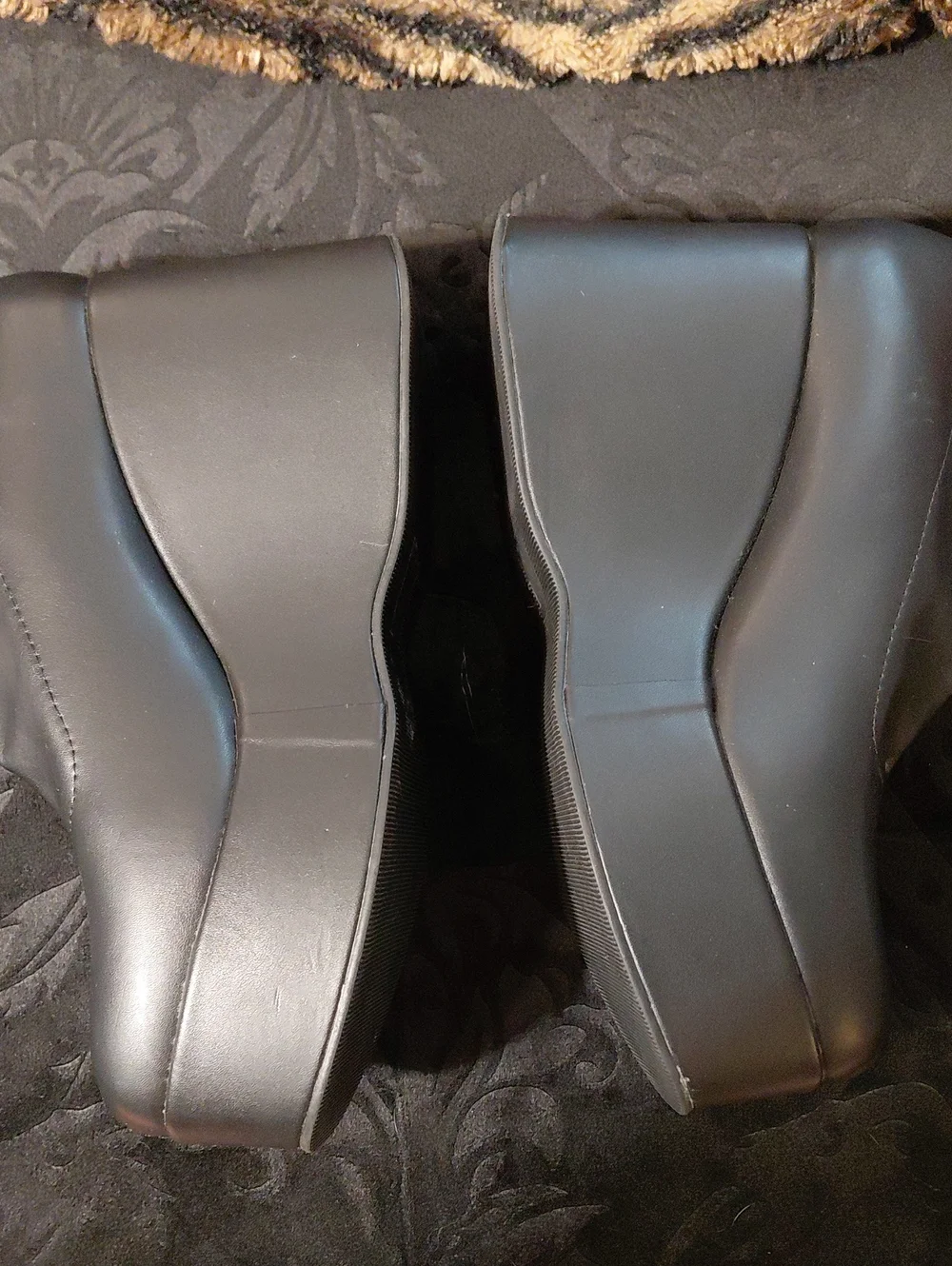 SODA size 11 Black Wedge Plateform Ankle Boots - Easy Pull On Euc